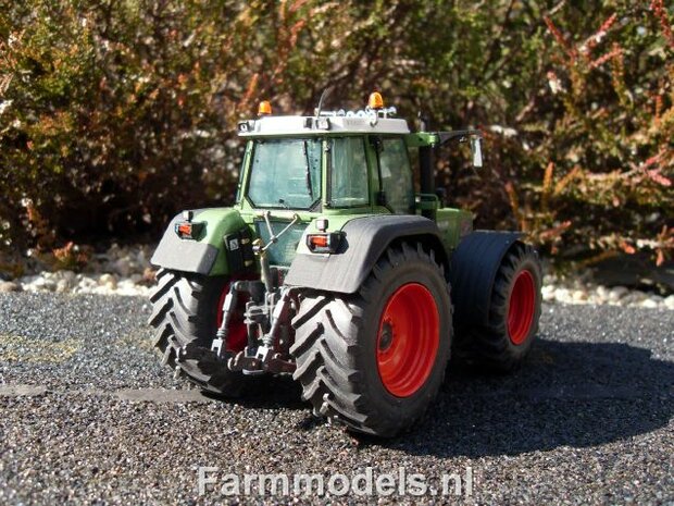 164. Fendt 824 op betere banden