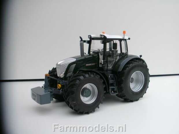 197.  Fendt 828 op brede banden met spatbordverbreders