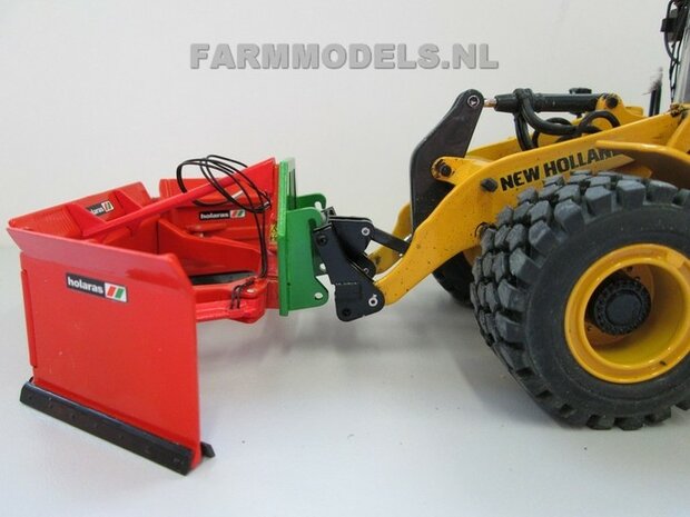 920. Uitleg Holaras Ma&Iacute;s schuif aan New Holland shovel, schaal 1:32, m.b.v. Farmmodels snel wisselset