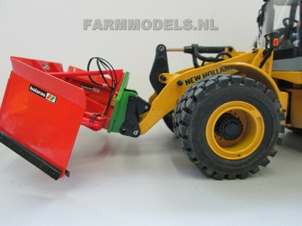 920. Uitleg Holaras Ma&Iacute;s schuif aan New Holland shovel, schaal 1:32, m.b.v. Farmmodels snel wisselset