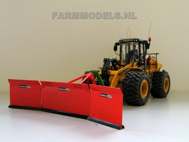 920. Uitleg Holaras Ma&Iacute;s schuif aan New Holland shovel, schaal 1:32, m.b.v. Farmmodels snel wisselset