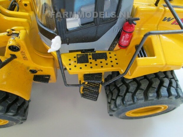 920. Uitleg Holaras Ma&Iacute;s schuif aan New Holland shovel, schaal 1:32, m.b.v. Farmmodels snel wisselset