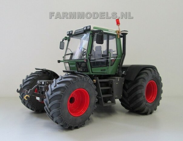 2x Vooras velg Fendt Xylon Aluminium + Brede vooras banden, BLANK geleverd, 1:32    