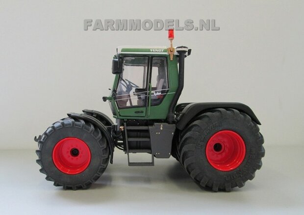 Achteras velgen + Brede lage druk Banden tbv Fendt Xylon 522/524 BLANK geleverd 1:32 