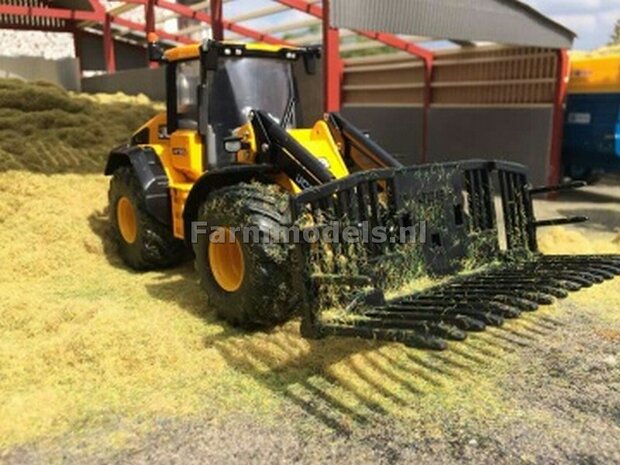 JCB 419S Farm Master met bak en grasvork 1:32 Britains   BR43223