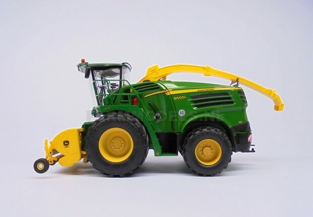 &Oslash;&nbsp; 68 x 32 mm: JOHN DEERE 8500i: 2x Vredestein banden + ALUMINIUM Velgen BLANK geleverd voor de vooras van de  John Deere 8500i hakselaar, 1:32            