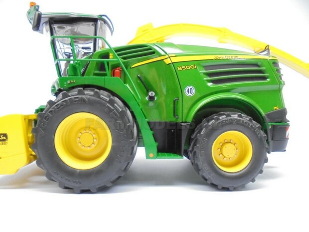 &Oslash;&nbsp; 68 x 32 mm: JOHN DEERE 8500i: 2x Vredestein banden + ALUMINIUM Velgen BLANK geleverd voor de vooras van de  John Deere 8500i hakselaar, 1:32            