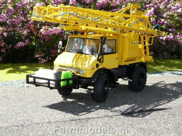 702. Unimog met Hoegendijkhof opbouw spuit