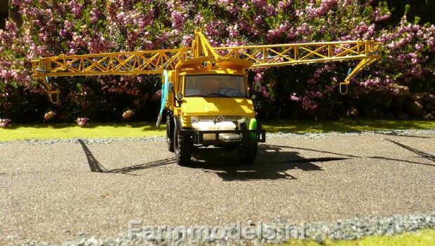 702. Unimog met Hoegendijkhof opbouw spuit