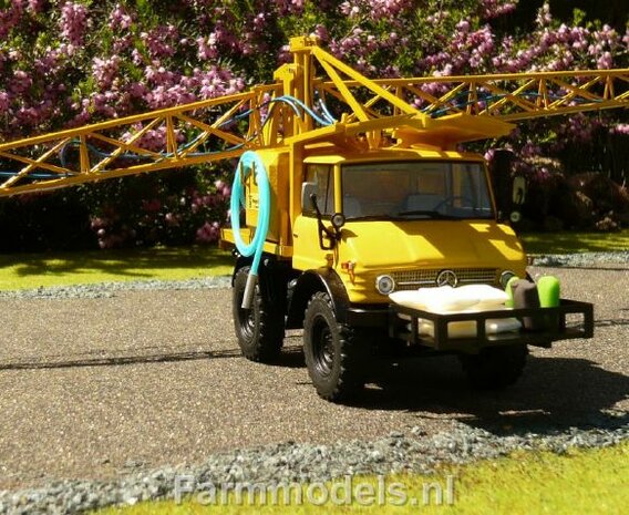 702. Unimog met Hoegendijkhof opbouw spuit