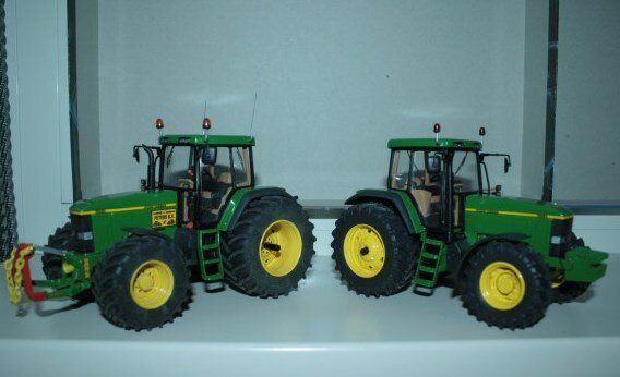 349. John Deere 7810