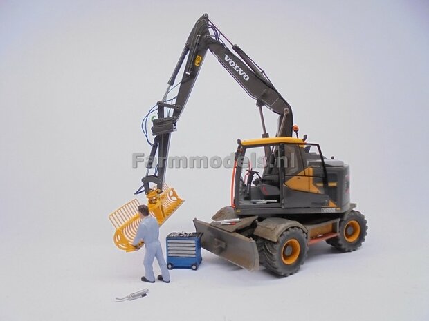 BOUWKIT: Maaikorf + S6/S60 snelwisselkoppeling bouwkit, geschikt voor S6/S60 snelwissels o.a. Volvo EWR150E  1:32