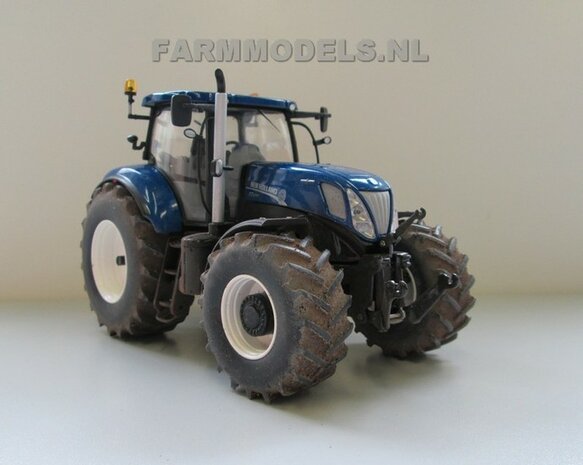 545. New Holland  op bredere banden met aluminium velgen