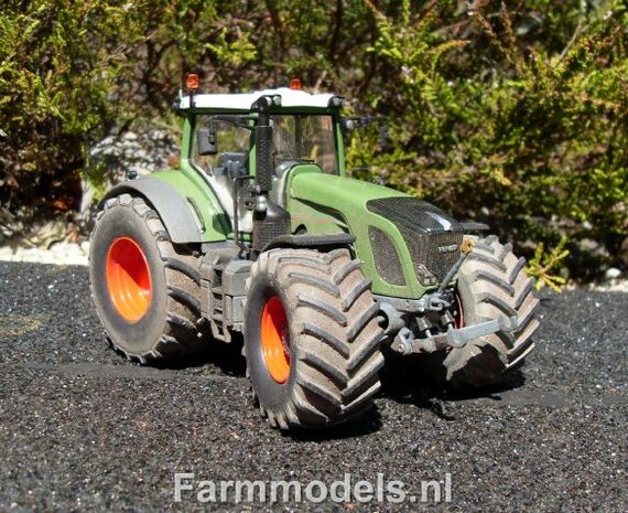 203. Loonbedrijf Houkes met nieuwe Fendt 939 en VMR carrier met container en platte bak voor transport hooi en stro pakken