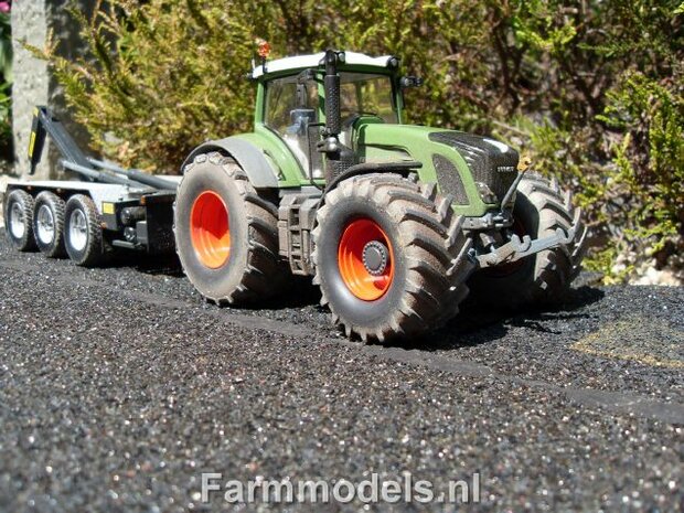 203. Loonbedrijf Houkes met nieuwe Fendt 939 en VMR carrier met container en platte bak voor transport hooi en stro pakken