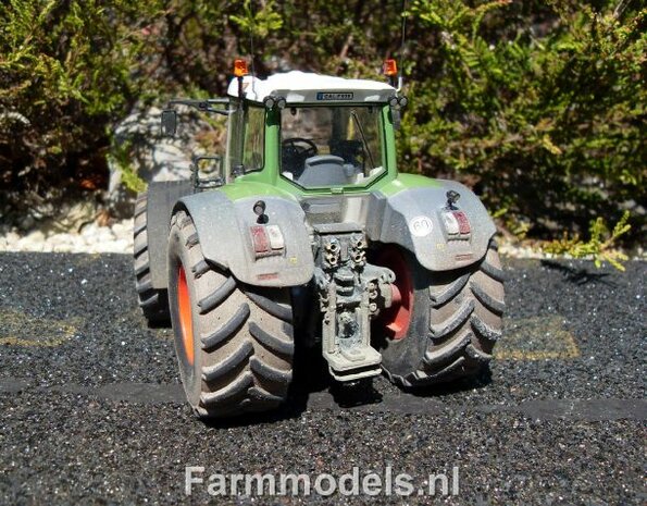 203. Loonbedrijf Houkes met nieuwe Fendt 939 en VMR carrier met container en platte bak voor transport hooi en stro pakken