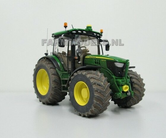 324. John Deere 6125R op brede sloffen