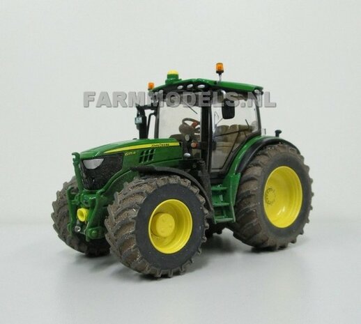 324. John Deere 6125R op brede sloffen