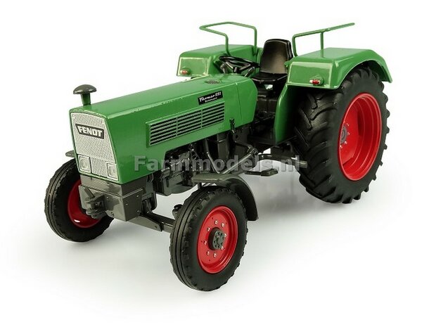 Fendt Farmer 105 S 2WD 1:32 Univeral Hobbies UH5276        EXPECTED