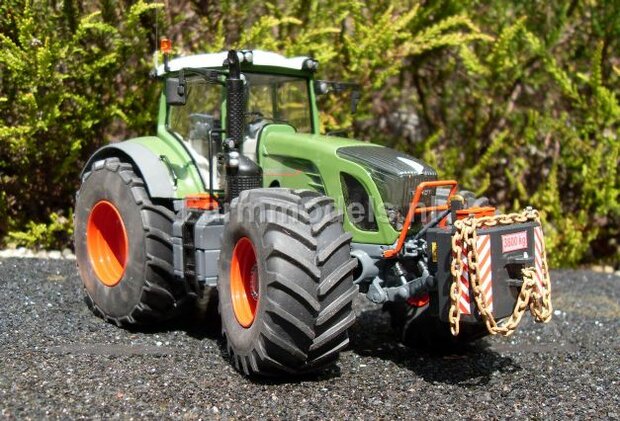 203.  Lekkere lompe sleeptrekker, de Fendt 939 op brede banden zonder spatborden