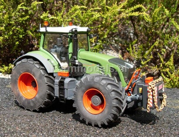 203.  Lekkere lompe sleeptrekker, de Fendt 939 op brede banden zonder spatborden