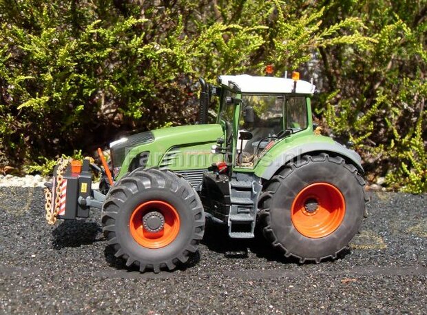 203.  Lekkere lompe sleeptrekker, de Fendt 939 op brede banden zonder spatborden