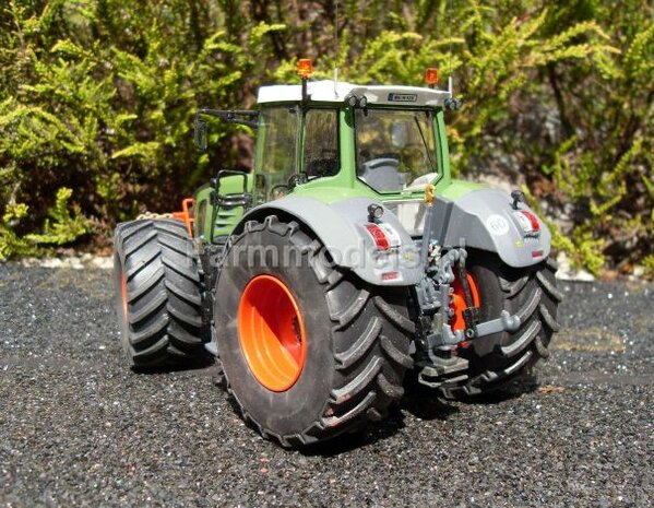 203.  Lekkere lompe sleeptrekker, de Fendt 939 op brede banden zonder spatborden