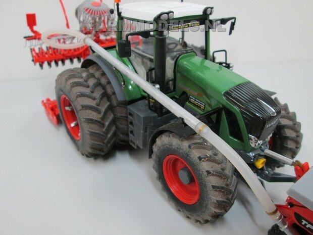 190. 2x Kuhn zaaimachines voor Loonbedrijf Hiemstra, met Fendt 828 en Fendt 824