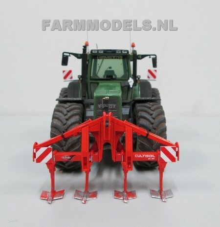 190. 2x Kuhn zaaimachines voor Loonbedrijf Hiemstra, met Fendt 828 en Fendt 824