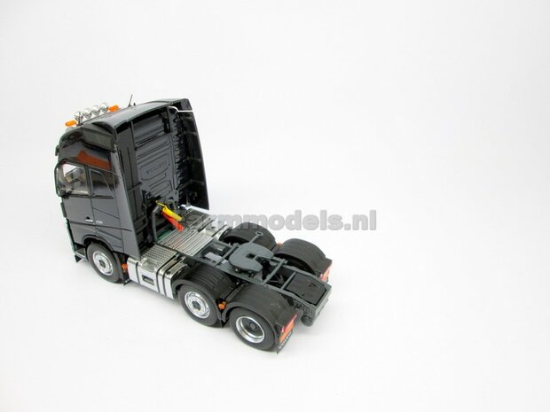 Voorloop Stuuras + Super Single banden &Oslash; 33.2 mm + eindkappen &amp; as-ophanging etc. Volvo FH16 MarGe Models BOUWKIT 1:32