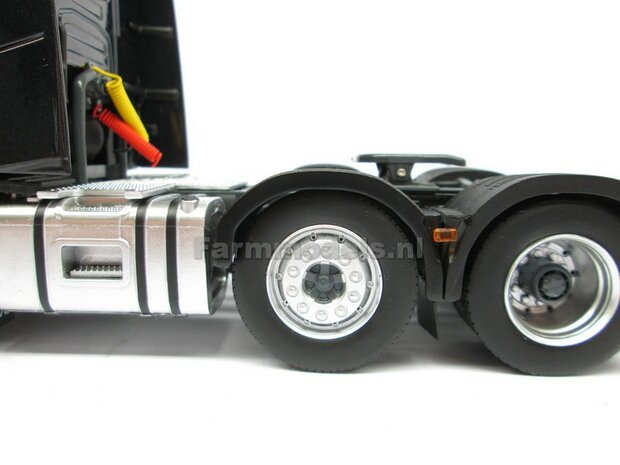 Voorloop Stuuras + Super Single banden &Oslash; 33.2 mm + eindkappen &amp; as-ophanging etc. Volvo FH16 MarGe Models BOUWKIT 1:32