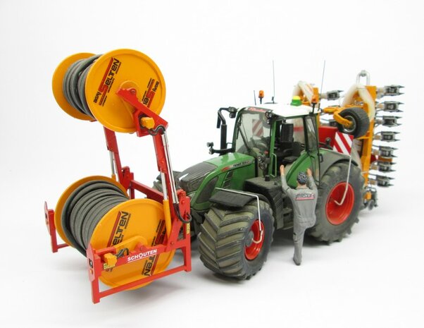 2x Dieselross met Logo&#039;s sticker WIT/ROOD op Transparant 27 mm breed Pr&eacute;-Cut Decals 1:32 Farmmodels.nl 