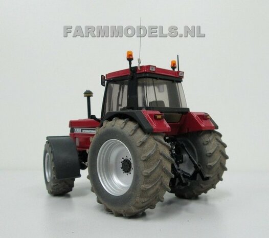 452. Case + IH International 1255XL / 1455XL  op brede voor + achter banden