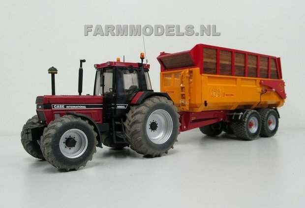 452. Case + IH International 1255XL / 1455XL  op brede voor + achter banden