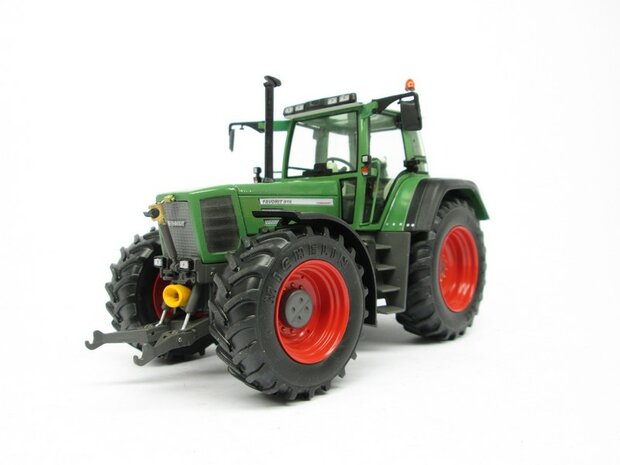 2x FENDT FAVORIT 818 TURBOSHIFT met 4 KOELROOSTER stickers Pr&eacute;-Cut Decals 1:32 Farmmodels.nl 