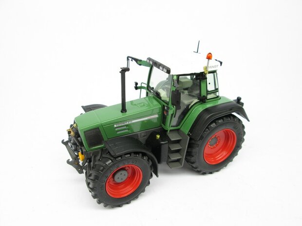 2x FENDT FAVORIT 822 TURBOSHIFT met 4 KOELROOSTER stickers Pr&eacute;-Cut Decals 1:32 Farmmodels.nl 