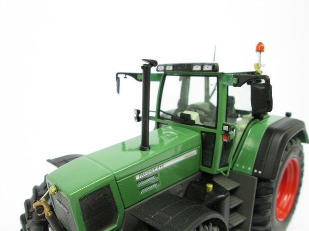 2x FENDT FAVORIT 822 TURBOSHIFT met 4 KOELROOSTER stickers Pr&eacute;-Cut Decals 1:32 Farmmodels.nl 