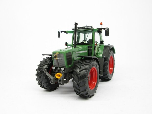 2x FENDT FAVORIT 822 TURBOSHIFT met 4 KOELROOSTER stickers Pr&eacute;-Cut Decals 1:32 Farmmodels.nl 