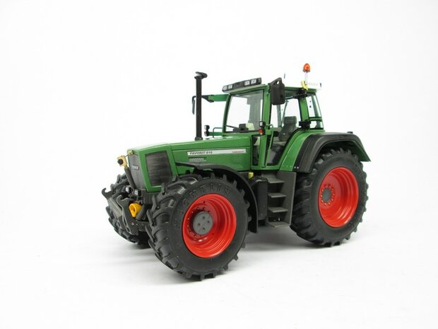 2x FENDT FAVORIT 816 TURBOSHIFT met 4 KOELROOSTER stickers Pr&eacute;-Cut Decals 1:32 Farmmodels.nl 