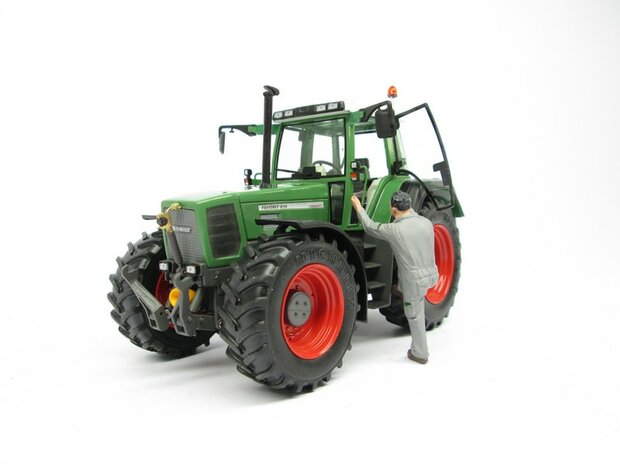 2x FENDT FAVORIT 816 TURBOSHIFT met 4 KOELROOSTER stickers Pr&eacute;-Cut Decals 1:32 Farmmodels.nl 