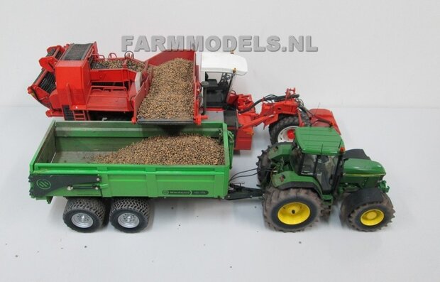 332.Loonbedrijf Hoekstra aardappels rooien met Dewulf &amp; John Deere