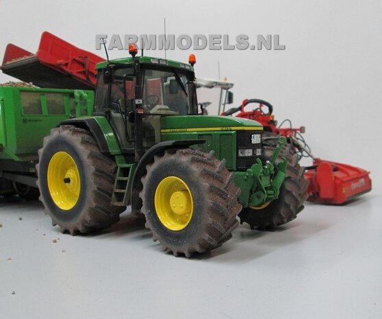 332.Loonbedrijf Hoekstra aardappels rooien met Dewulf &amp; John Deere