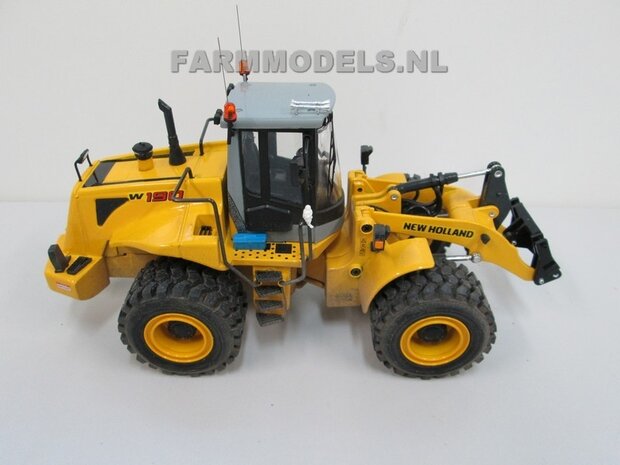 920. New Holland shovel, nu ook met aangepaste dubbele ondertrekhaak