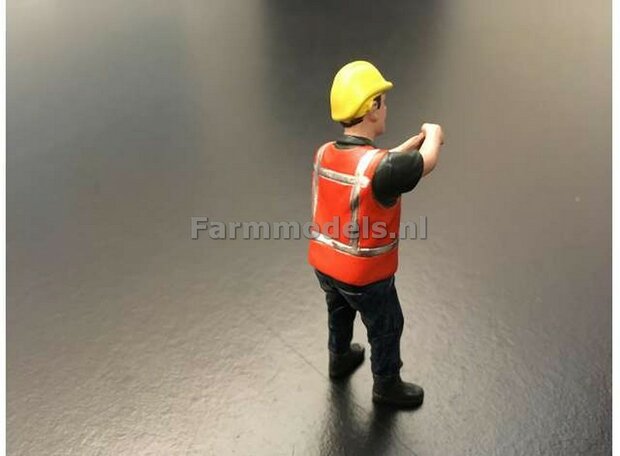 Bouwvakker/ wegwerker/ grondwerker bevestigd ketting met veiligheid overall en helm 1:32  ADF32144 