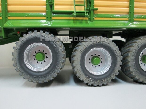 643. Krone TX 560D 3 asser op Vredestein 800/45 R30.5 banden met Farmmodels 3 asser onderstel