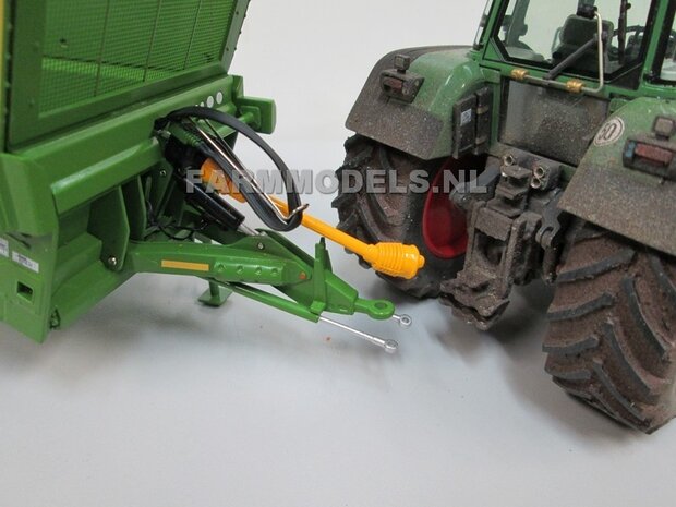 643. Krone TX 560D 3 asser op Vredestein 800/45 R30.5 banden met Farmmodels 3 asser onderstel