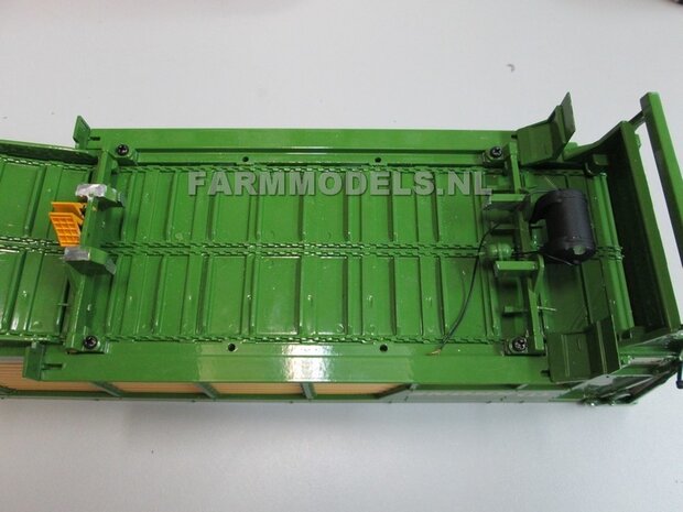 643. Krone TX 560D 3 asser op Vredestein 800/45 R30.5 banden met Farmmodels 3 asser onderstel