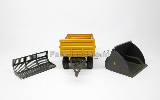 Rebuilt 4-wieler Bakkenwagen ENKELLUCHT VOLVO GEEL/ GRIJS geschikt voor div. mobiele kranen &amp; shovels 1:32
