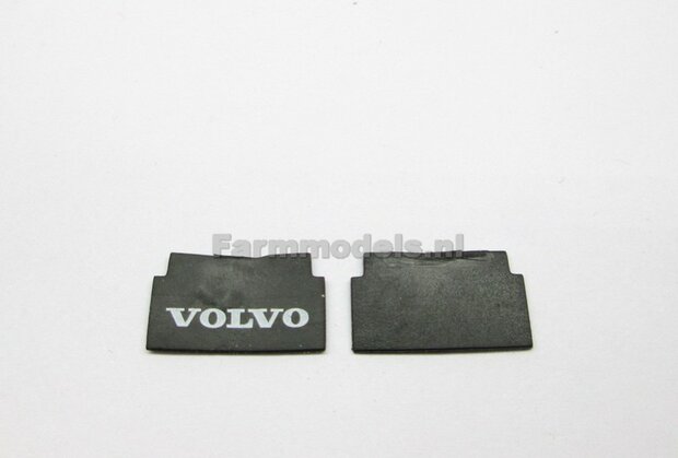 2x Spatlap met Volvo bedrukking ong. 14 x 7 mm, afkomstig achter de vooras Volvo truck Flexibel rubber 1:32