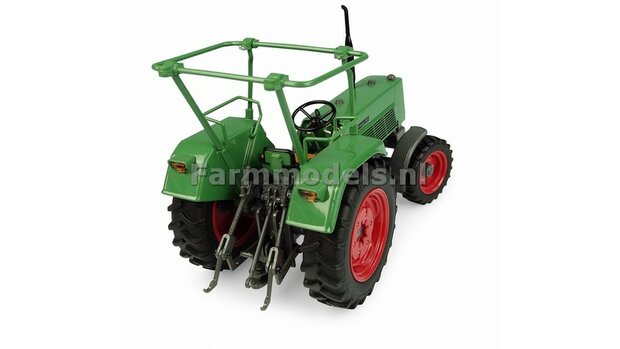 Fendt Farmer 4S 4WD met valbeugel 1:32 Universal Hobbies UH5309         EXPECTED